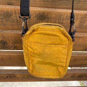 Baggu Sport Crossbody in gold. Adjustable / removable strap. Slight discoloring.